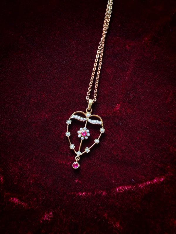 Hrid pendant